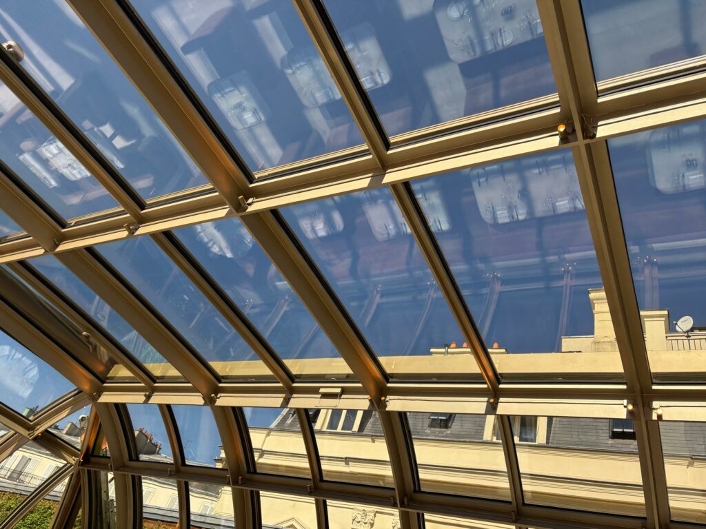 Nettoyage de vitre à Paris champs Élysée