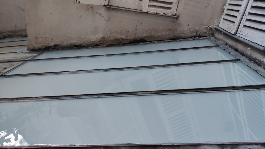 Remise en état d’une verrière de toit Paris 6e